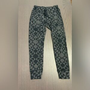 Aerie Geometric Gray  Bottoms size m